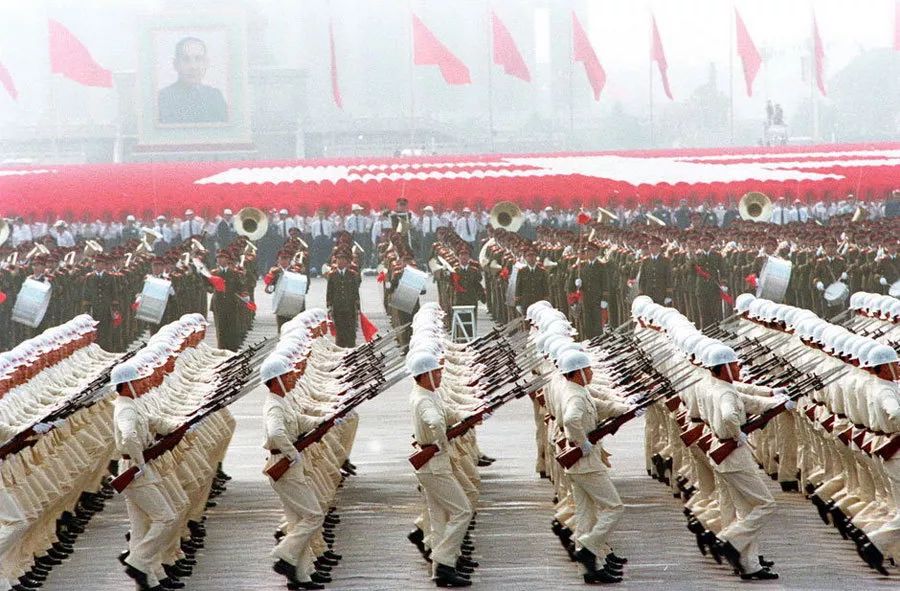 中國閱兵史上的霸氣瞬間，回顧1984年的閱兵盛況，中國閱兵史上的霸氣瞬間，回顧1984年閱兵盛況的震撼瞬間