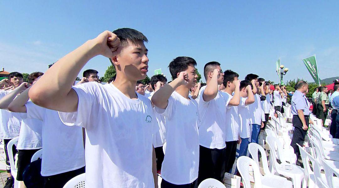兵役登記證上大學(xué)一定要嗎？詳解兵役登記與大學(xué)入學(xué)要求，關(guān)于兵役登記證與大學(xué)入學(xué)要求的詳解，是否上大學(xué)必須持有兵役登記證？
