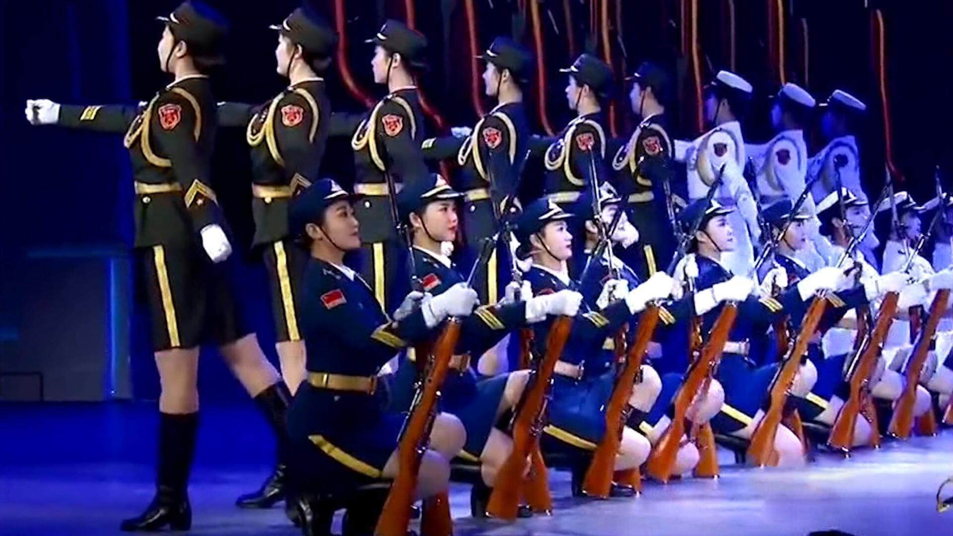三軍女兵隊跳舞，展現(xiàn)力量與柔美的完美結(jié)合，三軍女兵隊舞蹈，力量與柔美的完美交融