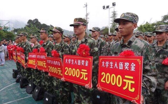 大學(xué)生如何參軍，一條充滿榮耀與成長的道路，大學(xué)生參軍之路，榮耀與成長的交織