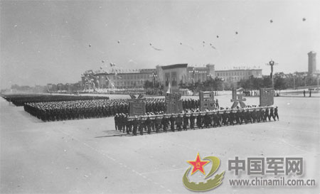 重溫歷史瞬間，探索1959年國(guó)慶閱兵視頻，重溫歷史瞬間，探索經(jīng)典，回顧1959年國(guó)慶閱兵盛況