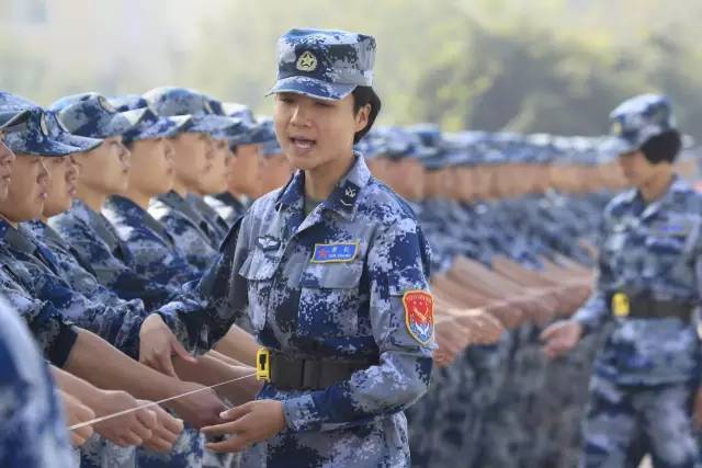 大學(xué)生女兵容易被錄取嗎？解析影響因素與機會平等，女大學(xué)生兵錄取機會解析，影響因素與平等權(quán)益探討