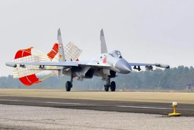 連云港軍用機(jī)場(chǎng)殲-11，揭秘軍事航空的神秘面紗，揭秘連云港軍用機(jī)場(chǎng)殲-11軍事航空的神秘面紗