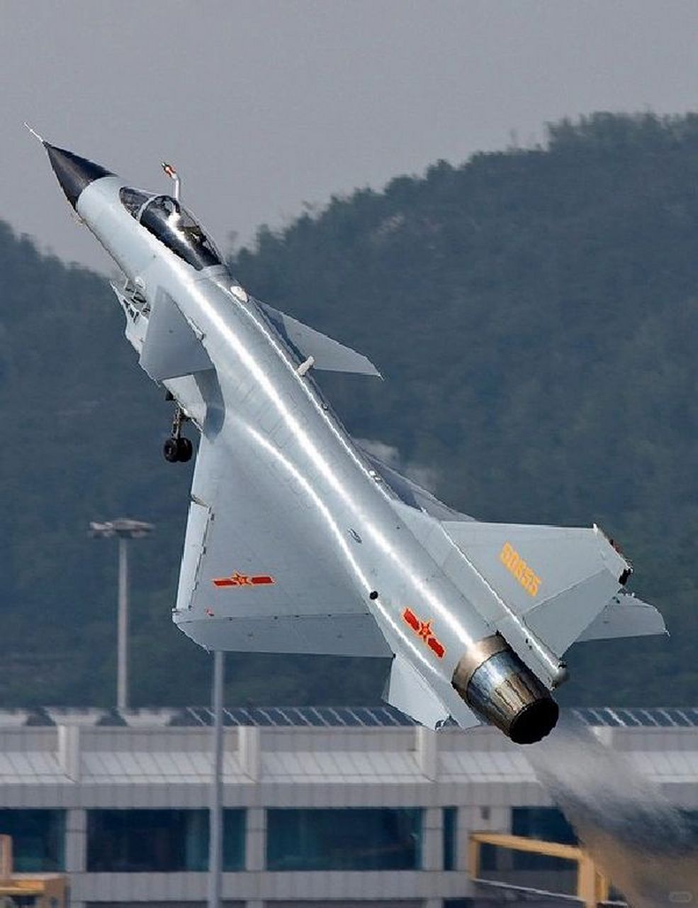 殲-10戰(zhàn)斗機(jī)是幾代機(jī)？全面解析中國(guó)空軍的主力戰(zhàn)機(jī)，中國(guó)空軍主力戰(zhàn)機(jī)殲-10戰(zhàn)斗機(jī)的全面解析，幾代機(jī)？