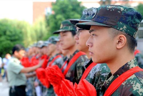 當(dāng)兵的好處，探索軍旅生涯的無(wú)限價(jià)值，軍旅生涯的價(jià)值，當(dāng)兵的好處探索與無(wú)限可能