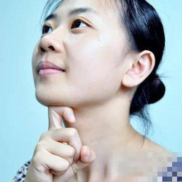 去掉雙下巴最好的辦法，綜合方案與日常習(xí)慣改變，消除雙下巴，綜合方案與日常習(xí)慣改變攻略