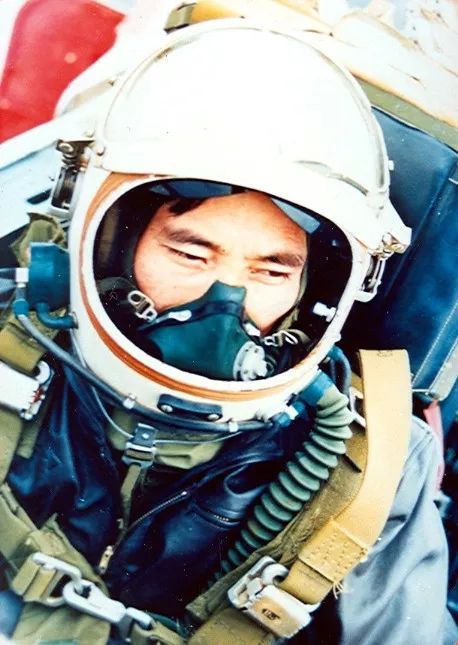 飛豹試飛員英勇?tīng)奚?，精神永存——致敬那些為飛行事業(yè)獻(xiàn)身的無(wú)畏英雄，飛豹試飛英雄的無(wú)畏犧牲，精神永存，致敬飛行事業(yè)的英勇戰(zhàn)士