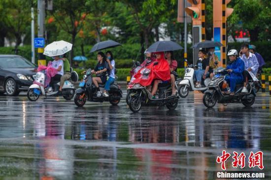 海南三亞天氣——熱帶風情下的氣候特點，海南三亞熱帶風情的氣候特點解析