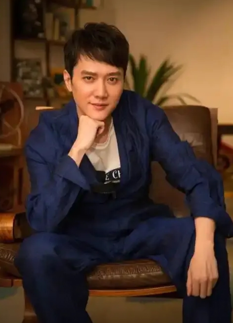 馮紹峰前女友，揭秘過往情感歷程與現(xiàn)今生活軌跡，馮紹峰前女友揭秘，情感歷程與現(xiàn)今生活軌跡探秘