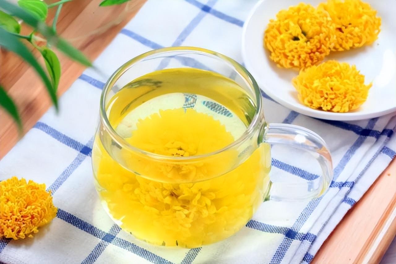 菊花泡水喝的功效，揭示其多重健康益處，菊花泡水喝的神奇功效，多重健康益處揭秘