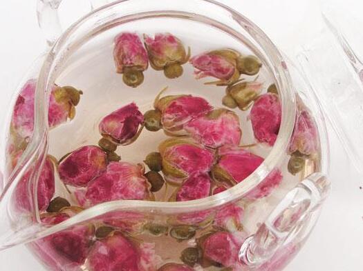 玫瑰花茶千萬別亂喝，正確飲用方法與注意事項(xiàng)，玫瑰花茶的飲用方法與注意事項(xiàng)，不亂飲，健康享受