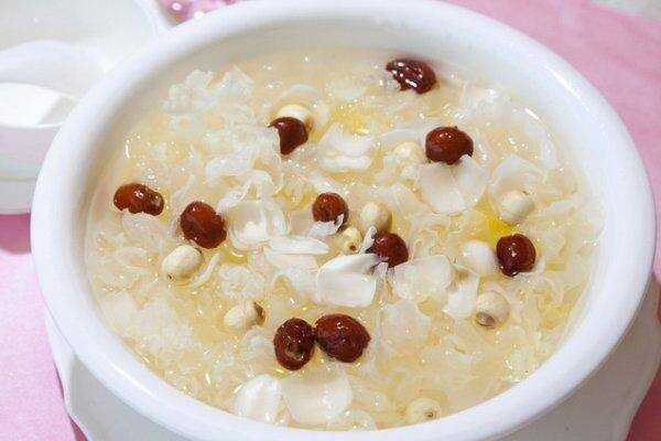 揭秘，10大養(yǎng)心補心食物，呵護你的心臟健康，10大養(yǎng)心補心食物，呵護心臟健康的秘訣