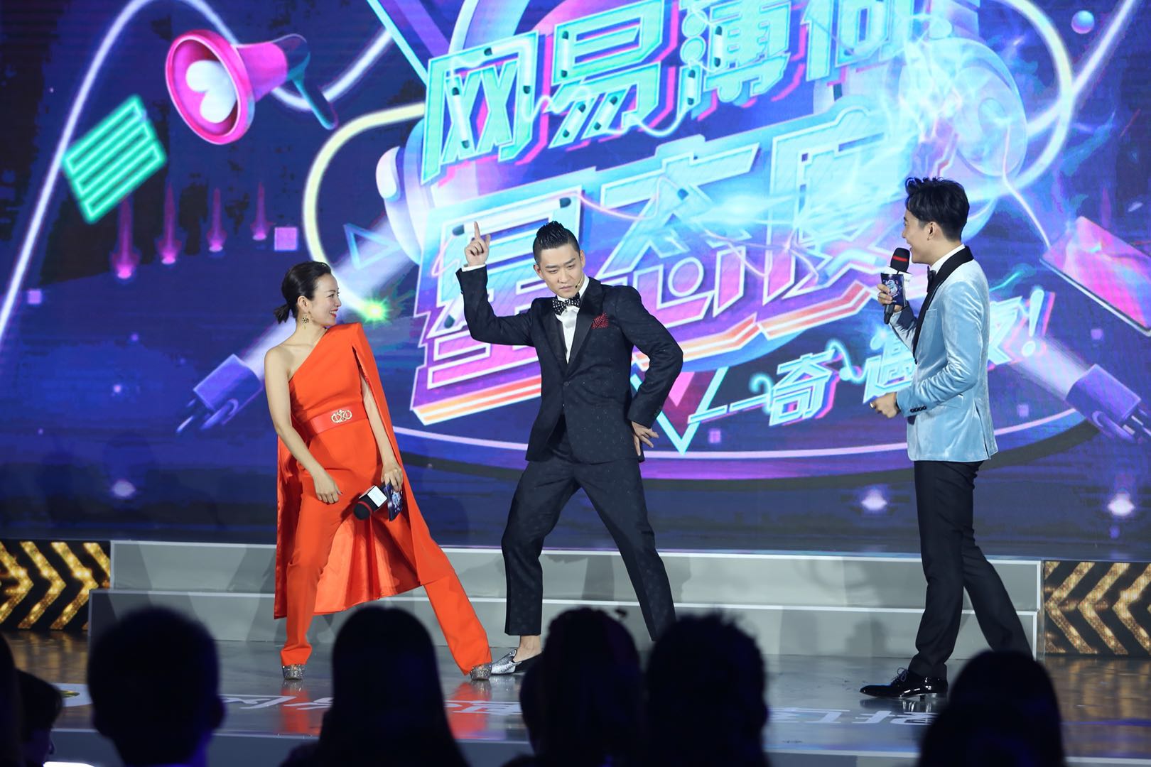 國(guó)內(nèi)最新娛樂(lè)新聞，聚焦熱點(diǎn)，揭秘明星背后的故事，揭秘明星背后的故事，國(guó)內(nèi)娛樂(lè)新聞熱點(diǎn)聚焦