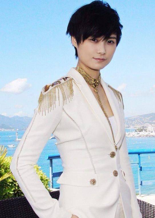 揭秘李宇春的家世背景，究竟有多強(qiáng)大？，李宇春家世背景大揭秘，究竟有多顯赫？