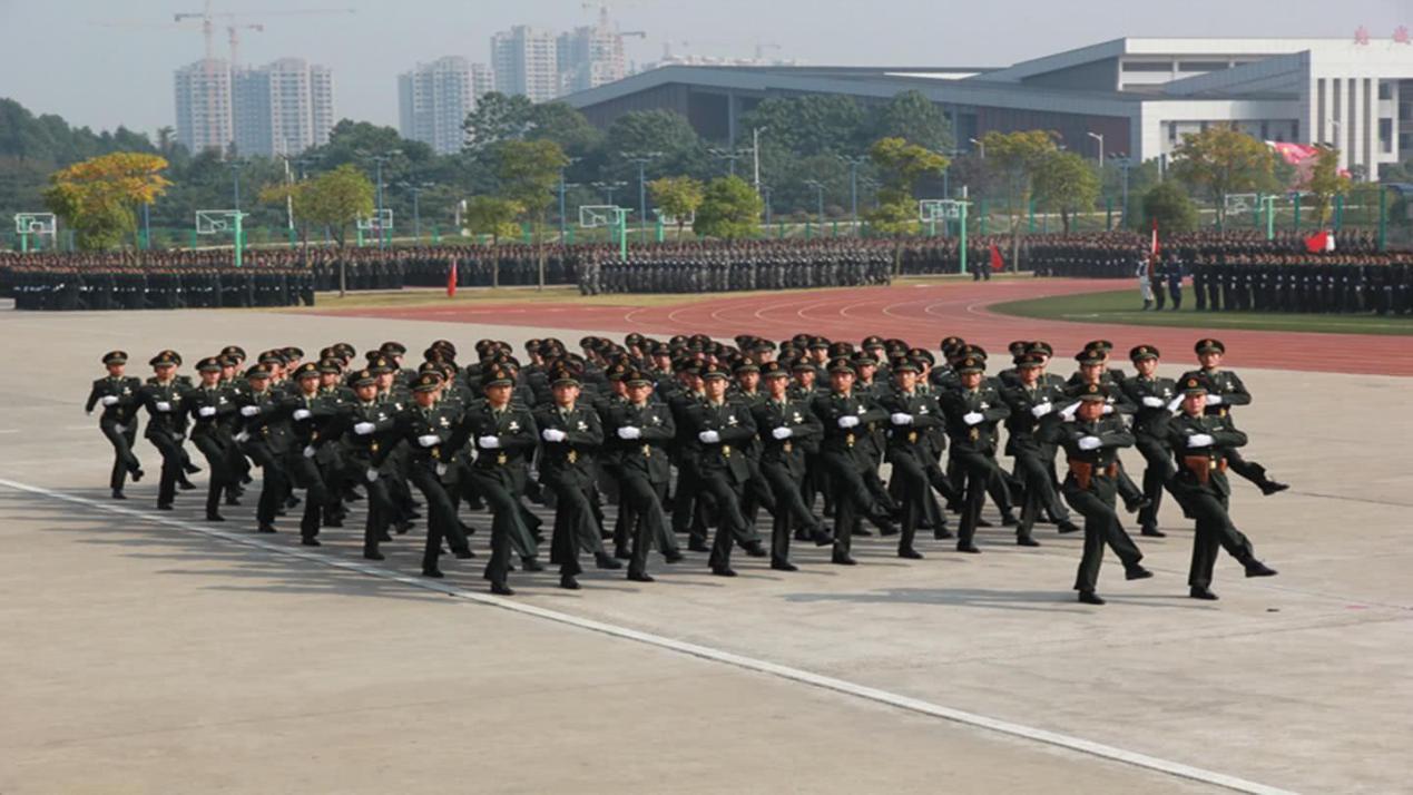 普通女生當(dāng)兵有多難，挑戰(zhàn)與機(jī)遇并存，普通女生當(dāng)兵的挑戰(zhàn)與機(jī)遇，難與易并存之路