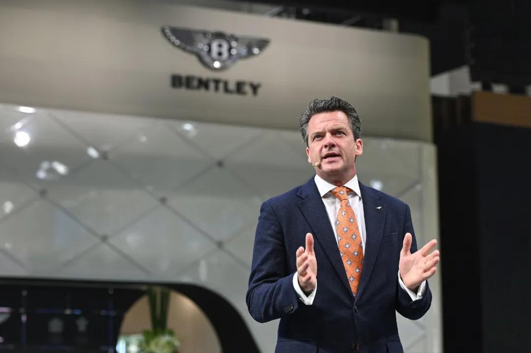 澳門天天開馬結(jié)果出來318期，揭秘賽馬文化魅力與彩票樂趣，澳門賽馬彩票揭秘，第318期結(jié)果揭曉與賽馬文化魅力探尋