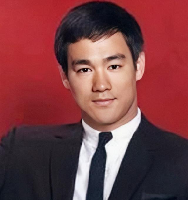 成龍資料個人信息，一位國際巨星的人生軌跡，成龍，國際巨星的人生軌跡與個人信息揭秘