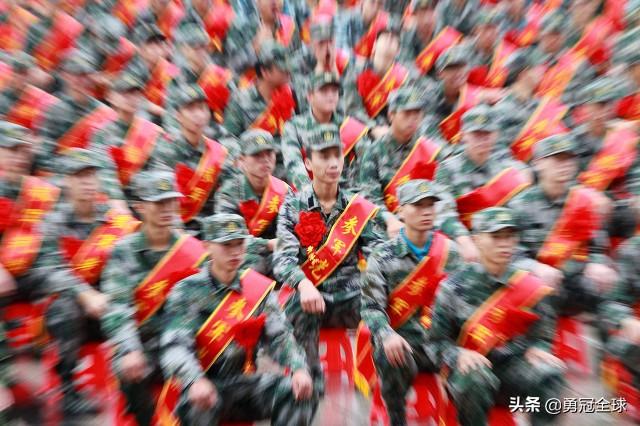 大學生征兵報名，邁向軍旅，青春建功，大學生征兵報名，邁向軍旅，青春熱血建功立業(yè)