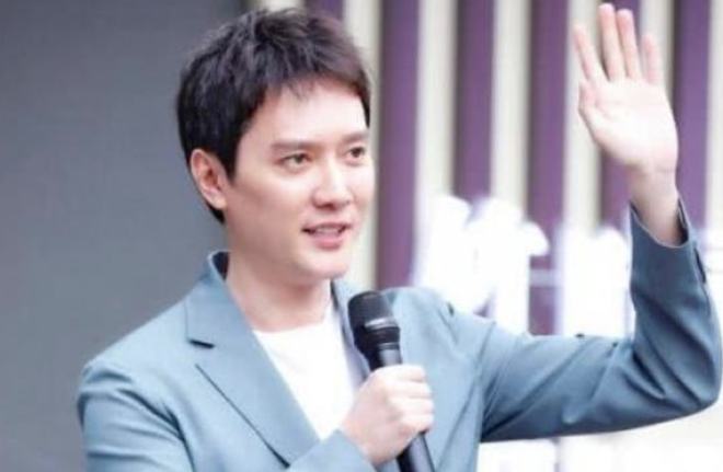 馮紹峰是哪里人？深度解析馮紹峰的背景與故事，馮紹峰背景揭秘，深度解析其籍貫與故事