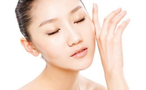 臉上長痘痘是怎么回事，深度解析成因與應(yīng)對之策，深度解析，臉部痘痘成因及應(yīng)對之策